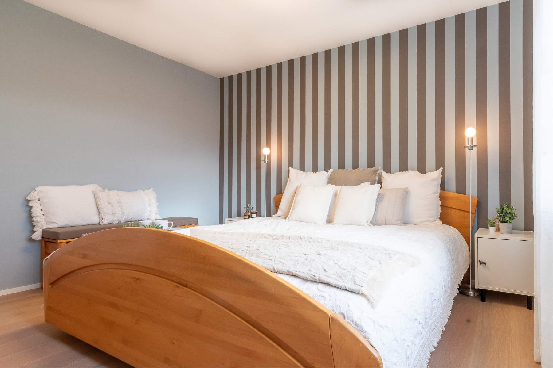 Schlafzimmer mit Doppelbett