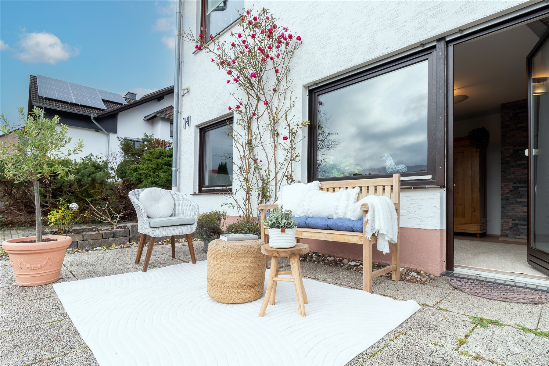 Terrasse mit Sitzbank